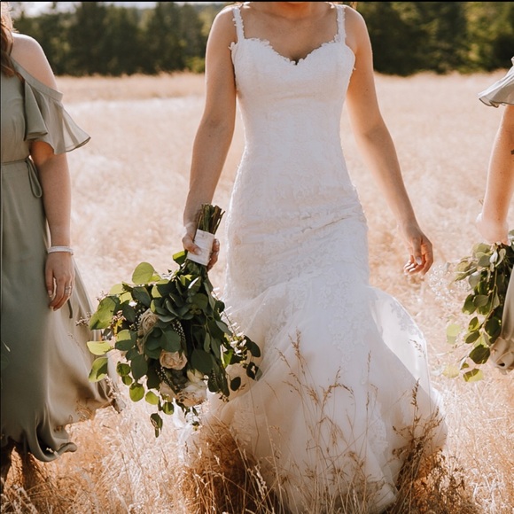 Designer wedding dress - Picture 3 of 3